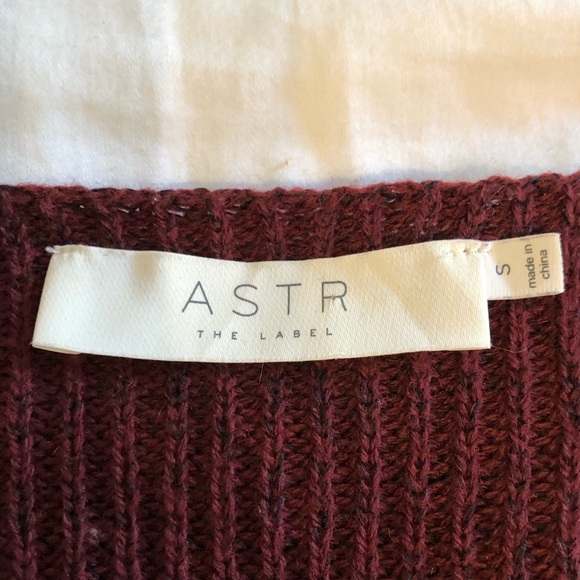ASTR the label wrap front sweater in maroon. Size small - Picture 5 of 6